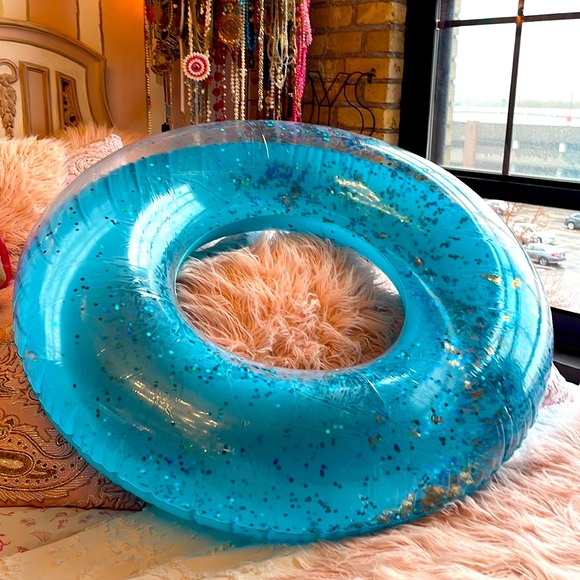 Juicy Couture glitter blow up pool raft and back pack store display - Picture 3 of 13